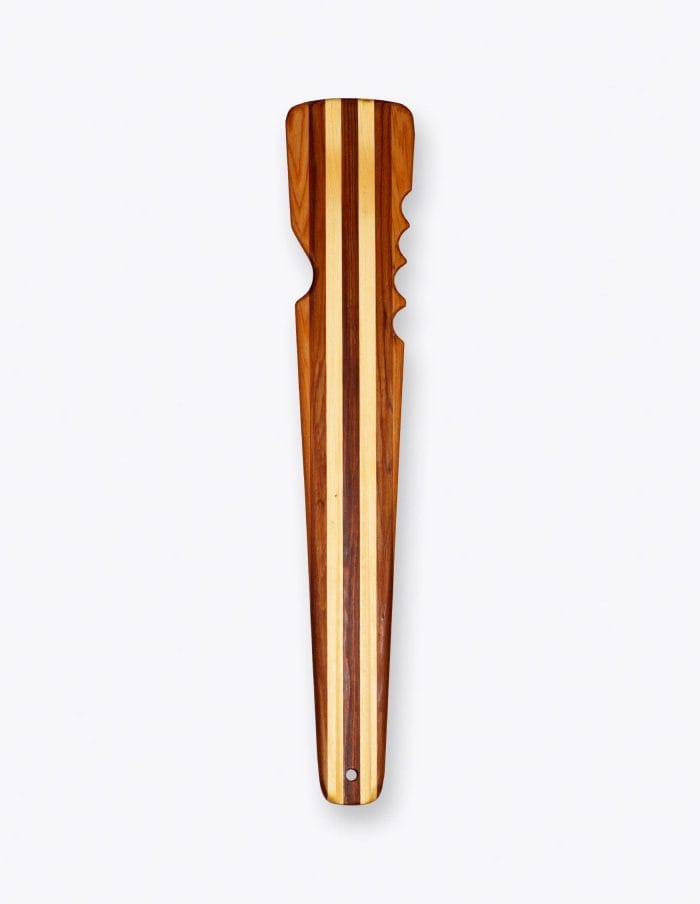 Gram 6400 norsaq throwing stick in reddish-brown wood with light stripes and finger grooves