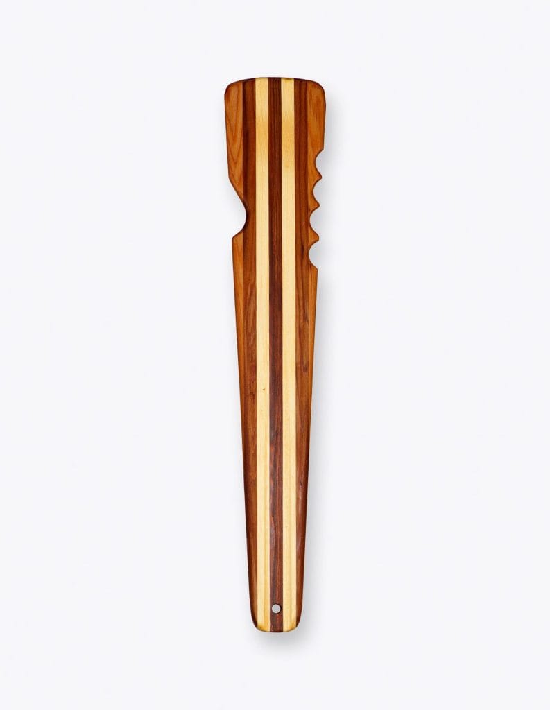 Gram 6400 norsaq throwing stick in reddish-brown wood with light stripes and finger grooves