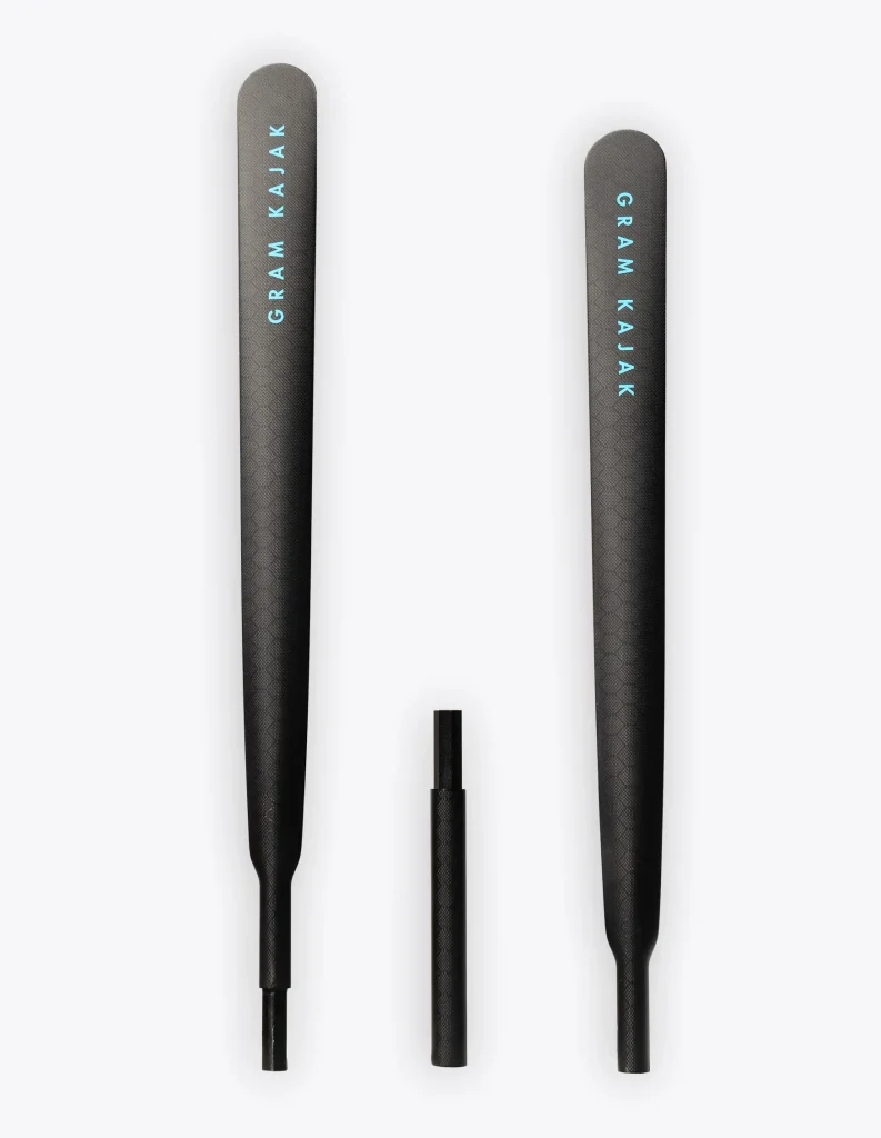 Gram 9000T three-piece carbon Greenland paddle, disassembled into three parts – the model with marked shoulders