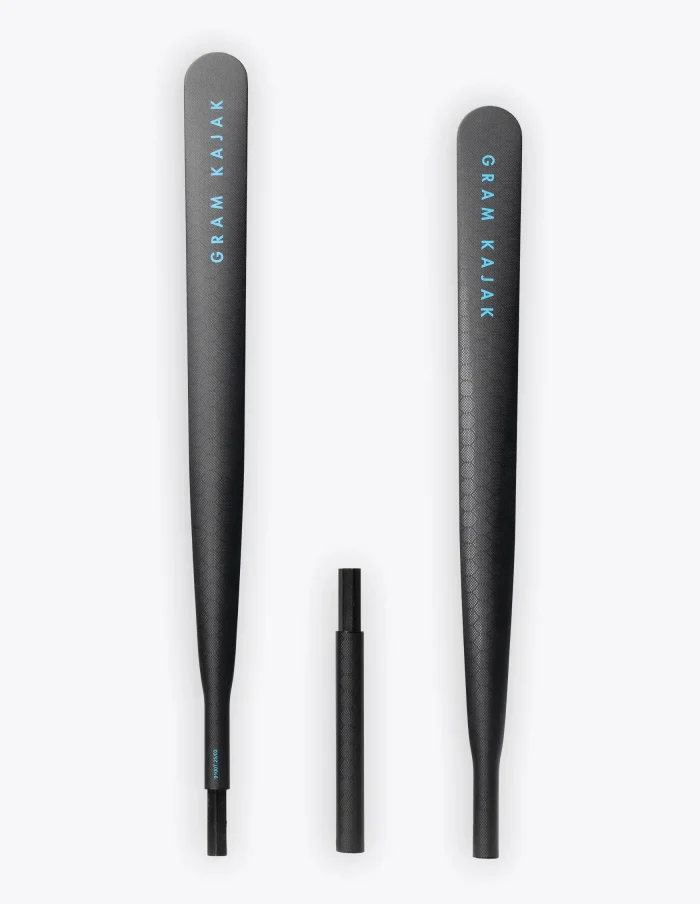 Gram 9100T three-piece carbon Greenland paddle, disassembled into three parts – the all-round model with soft shoulders
